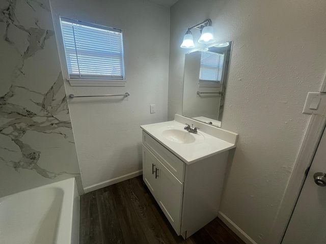 2302 35th Avenue N, Texas City, TX 77590