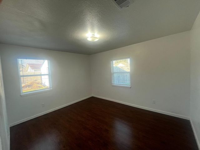 2302 35th Avenue N, Texas City, TX 77590