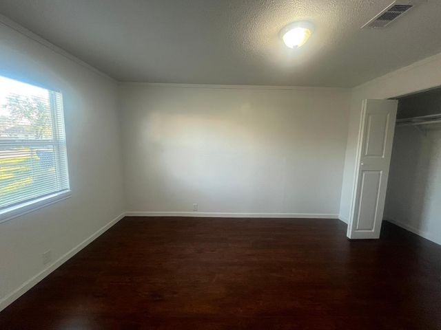 2302 35th Avenue N, Texas City, TX 77590
