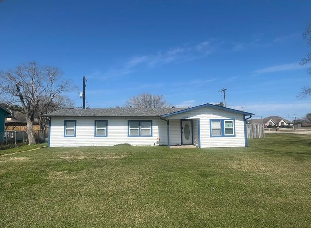 2302 35th Avenue N, Texas City, TX 77590