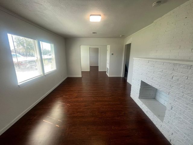 2302 35th Avenue N, Texas City, TX 77590