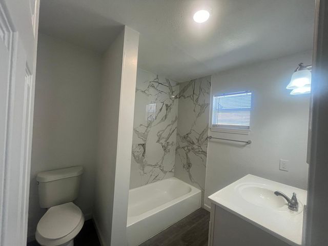 2302 35th Avenue N, Texas City, TX 77590