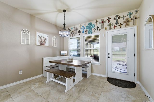 776 Crestview, Floresville, TX 78114