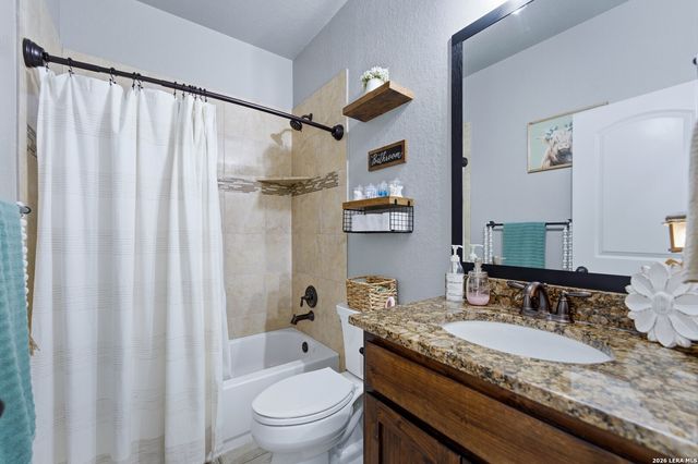 776 Crestview, Floresville, TX 78114