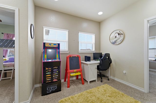 776 Crestview, Floresville, TX 78114