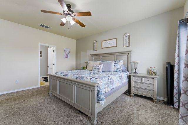 776 Crestview, Floresville, TX 78114