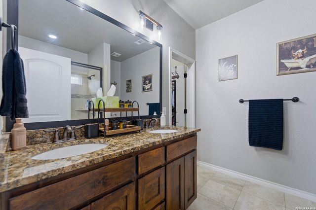 776 Crestview, Floresville, TX 78114