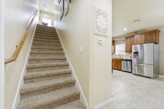 776 Crestview, Floresville, TX 78114