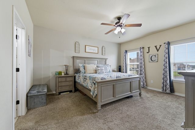776 Crestview, Floresville, TX 78114