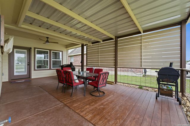 776 Crestview, Floresville, TX 78114