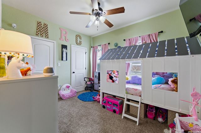 776 Crestview, Floresville, TX 78114