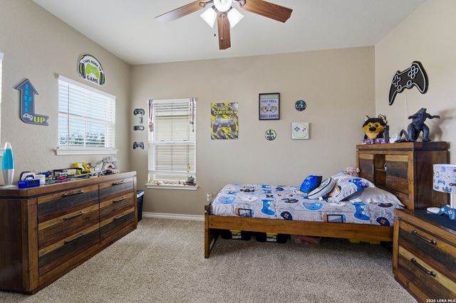 776 Crestview, Floresville, TX 78114
