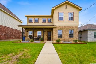 776 Crestview, Floresville, TX 78114