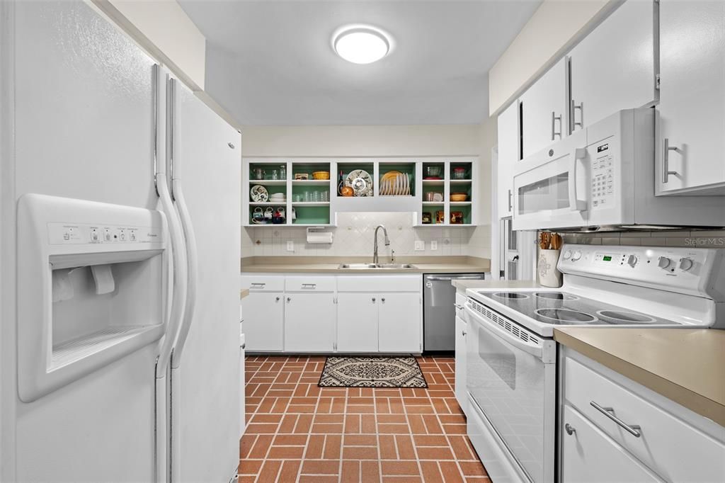Image 14 of property listing at 3312 W CARRINGTON STREET, Tampa, FL 33611
