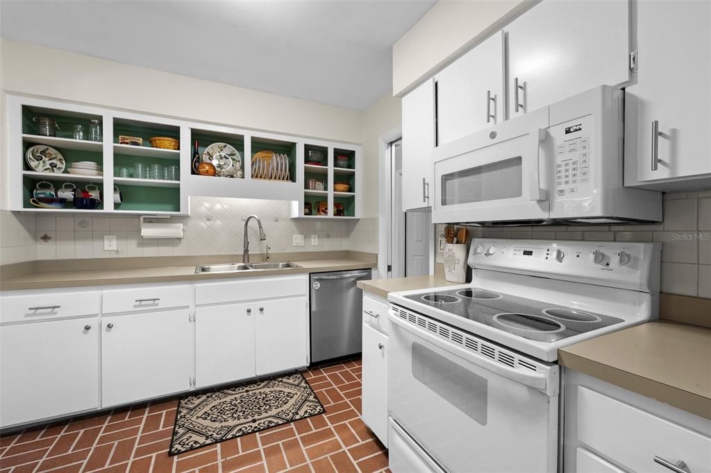 Image 15 of property listing at 3312 W CARRINGTON STREET, Tampa, FL 33611