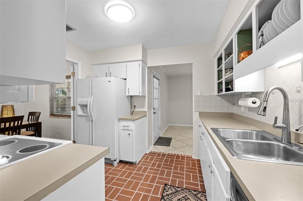 Image 17 of property listing at 3312 W CARRINGTON STREET, Tampa, FL 33611