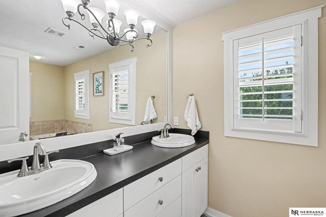 7100 NW 4th Street, Lincoln, NE 68521