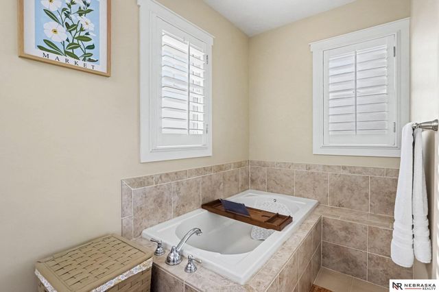 7100 NW 4th Street, Lincoln, NE 68521