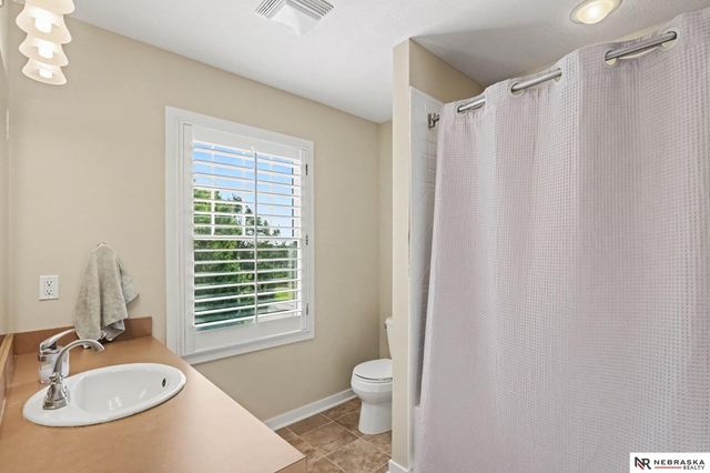 7100 NW 4th Street, Lincoln, NE 68521