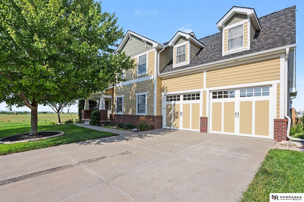 7100 NW 4th Street, Lincoln, NE 68521