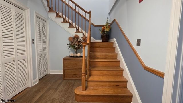 10081 Shearwater Ct 81, Jersey City, NJ 07305