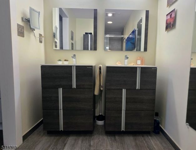 10081 Shearwater Ct 81, Jersey City, NJ 07305