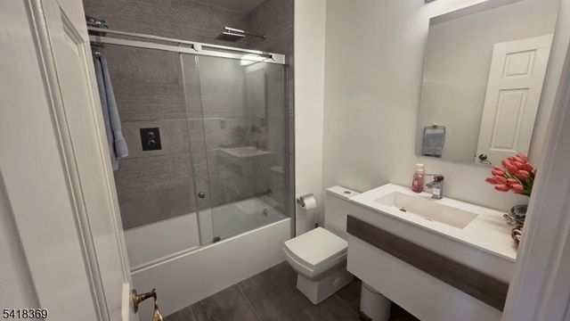 10081 Shearwater Ct 81, Jersey City, NJ 07305