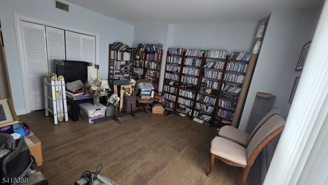 10081 Shearwater Ct 81, Jersey City, NJ 07305