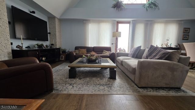 10081 Shearwater Ct 81, Jersey City, NJ 07305