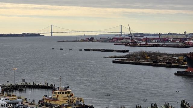 10081 Shearwater Ct 81, Jersey City, NJ 07305