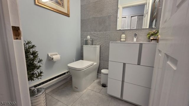 10081 Shearwater Ct 81, Jersey City, NJ 07305