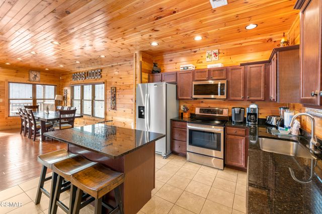 856 Resort Way, Gatlinburg, TN 37738