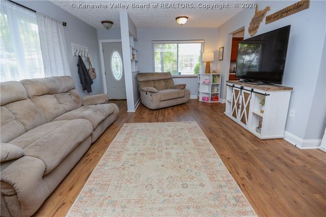 58 9th Avenue, St Albans, WV 25177