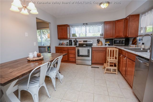 58 9th Avenue, St Albans, WV 25177