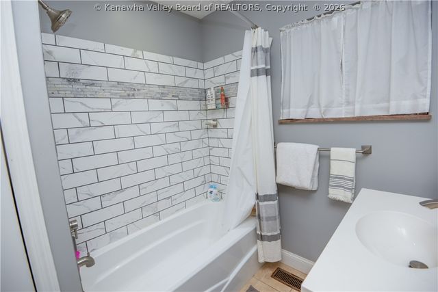 58 9th Avenue, St Albans, WV 25177