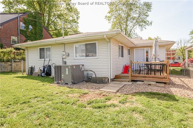 58 9th Avenue, St Albans, WV 25177