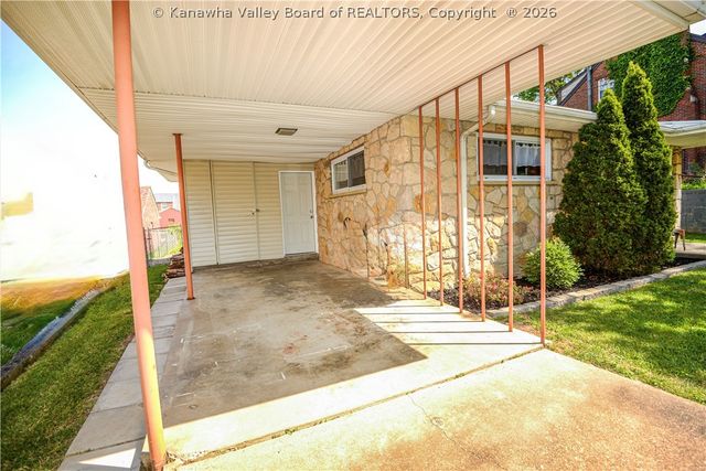 58 9th Avenue, St Albans, WV 25177