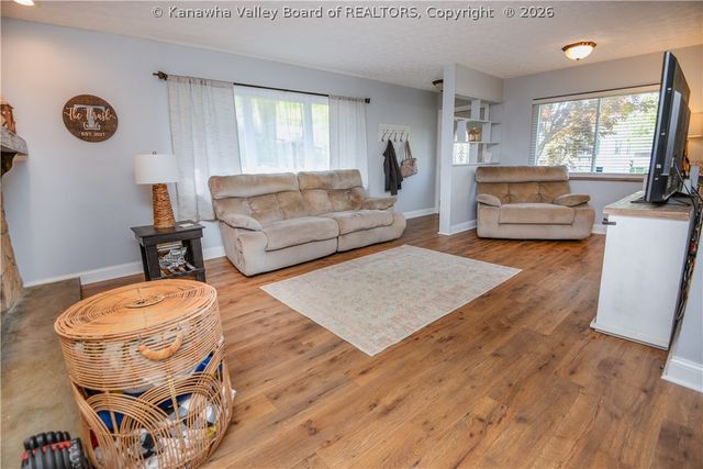 58 9th Avenue, St Albans, WV 25177