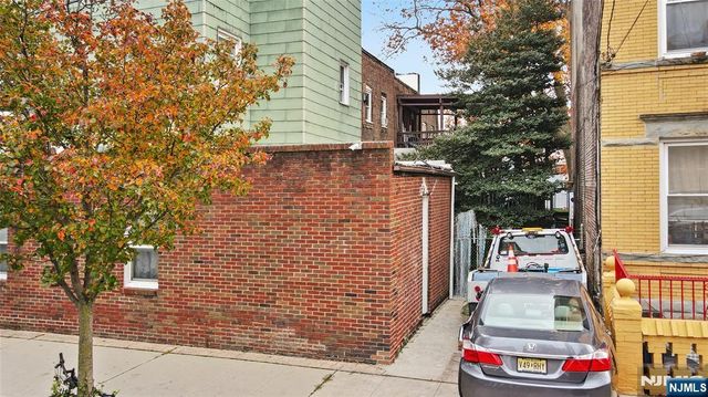 123 47th Street, Union City, NJ 07087