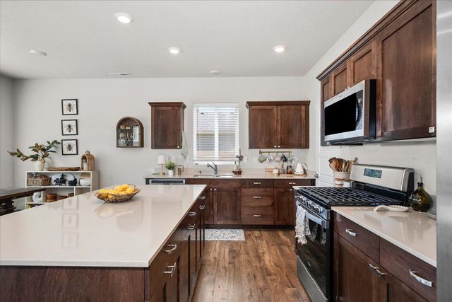 5901 W Youngstown Ln, Spokane, WA 99208