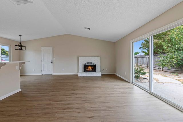 1407 E D St, Oakdale, CA 95361