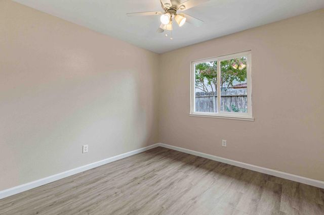 1407 E D St, Oakdale, CA 95361