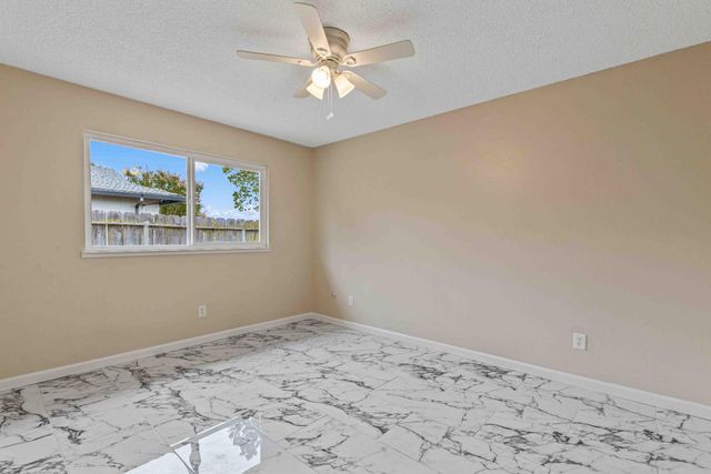 1407 E D St, Oakdale, CA 95361