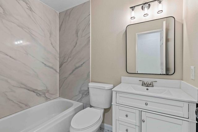 1407 E D St, Oakdale, CA 95361