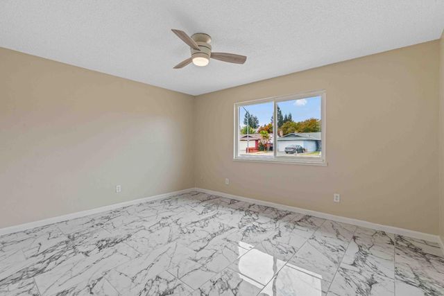 1407 E D St, Oakdale, CA 95361