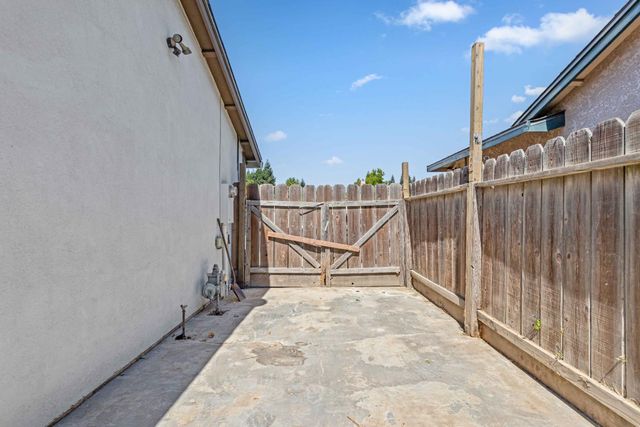 1407 E D St, Oakdale, CA 95361