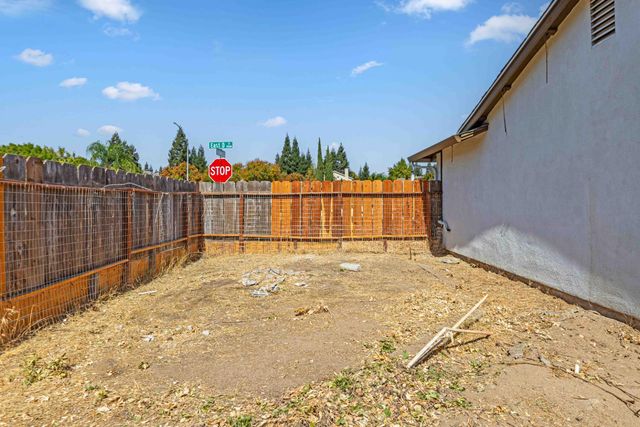 1407 E D St, Oakdale, CA 95361
