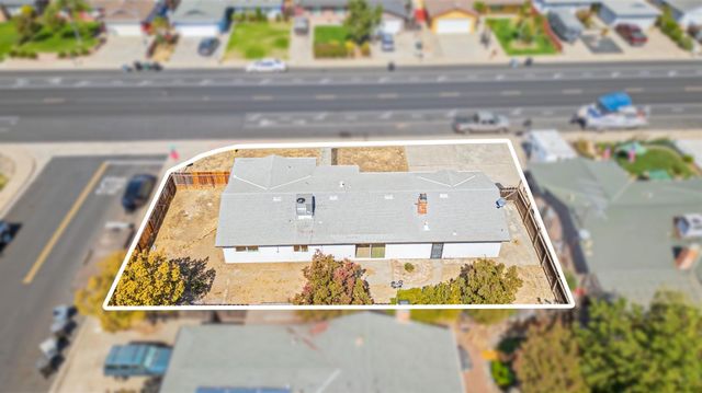 1407 E D St, Oakdale, CA 95361