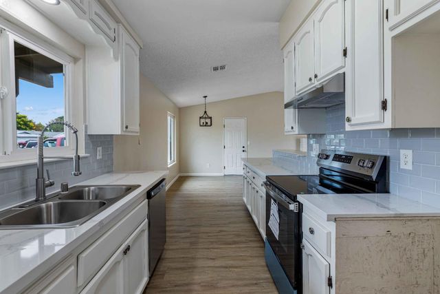 1407 E D St, Oakdale, CA 95361