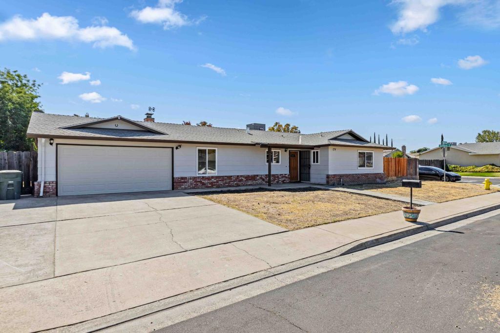 1407 E D St, Oakdale, CA 95361